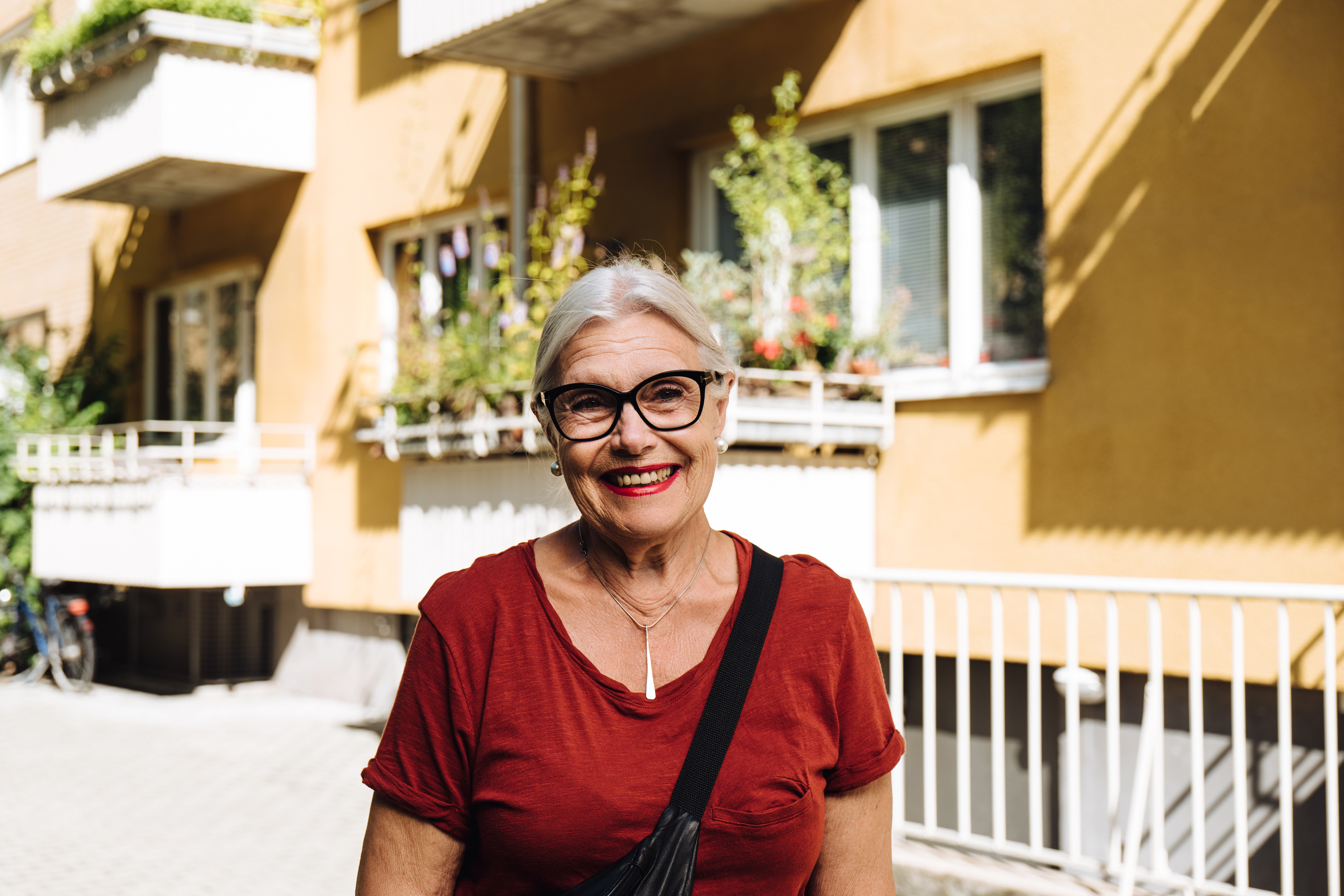 Siv Persson utanför Brf Albohem i Malmö