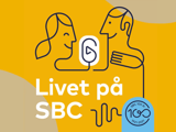 Kvinna och man spelar in podd. Illustration.