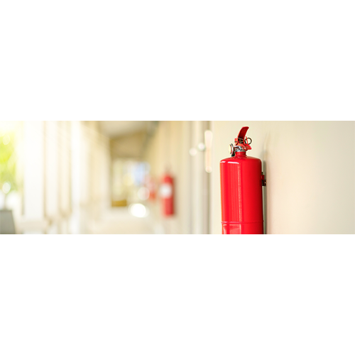 Brandsläckare i trapphuset i en fastighet